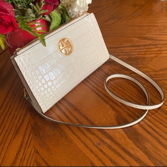 Brand new Tory Burch bag 🤗 - Picture 2 of 6